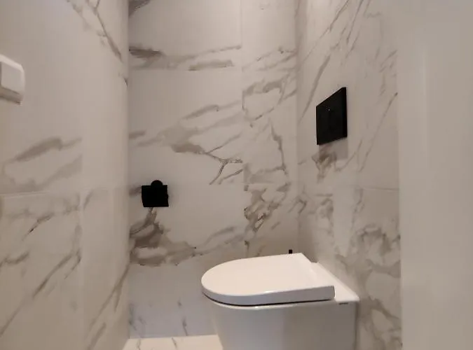 E 6p Free Public Parking